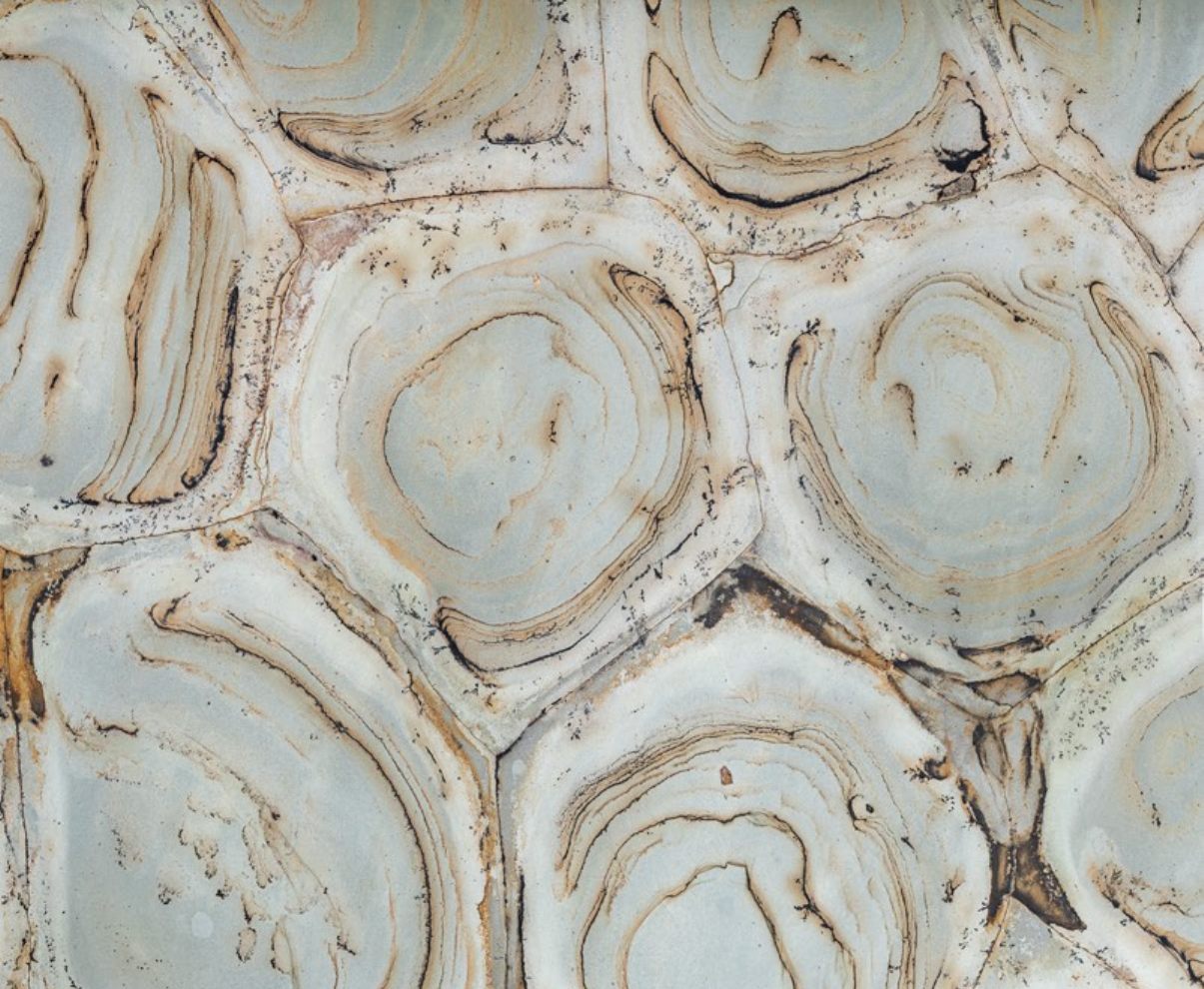 Pentagon Gold doğal taş plaka dokusu